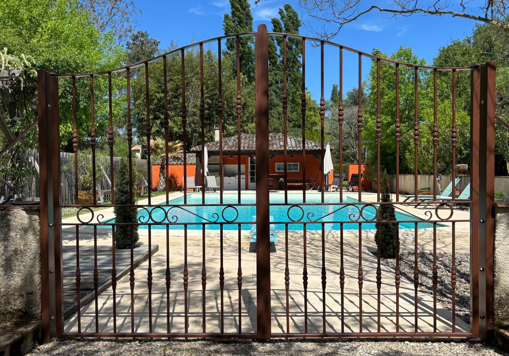 Domaine Des Monges Bed & Breakfast Saint-Seurin-de-Prats Екстериор снимка