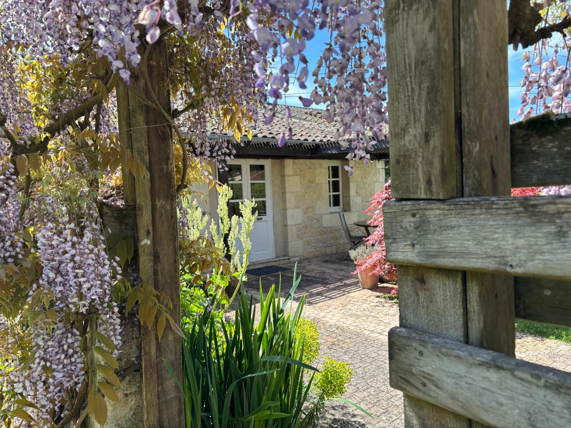Domaine Des Monges Bed & Breakfast Saint-Seurin-de-Prats Екстериор снимка